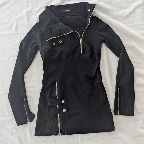 Edgy Black Zippered Women's Blouse - Picture 4 of 7